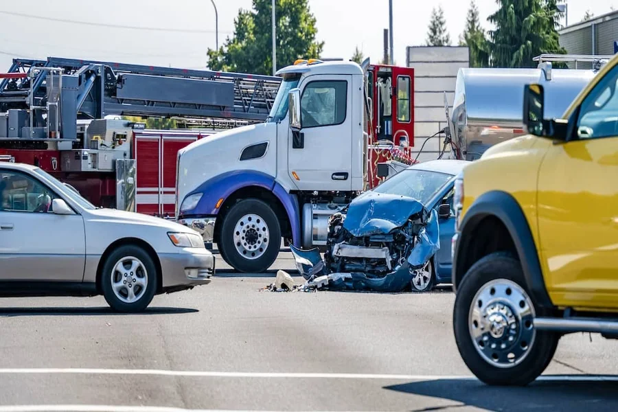 How do truck accident lawyers handle fleet accident management cases