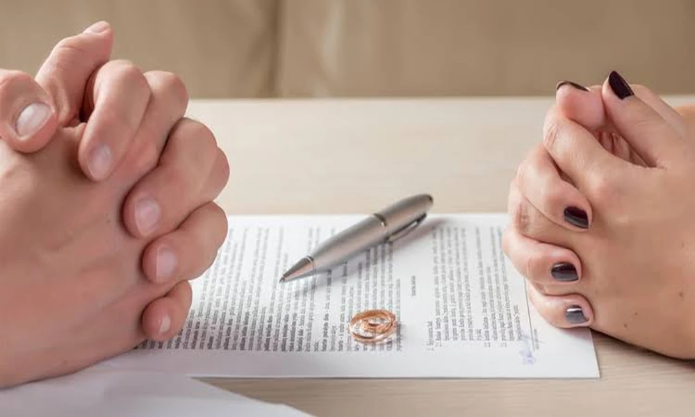Served With Divorce Papers? Steps To Take Before Meeting A Divorce Lawyer Singapore